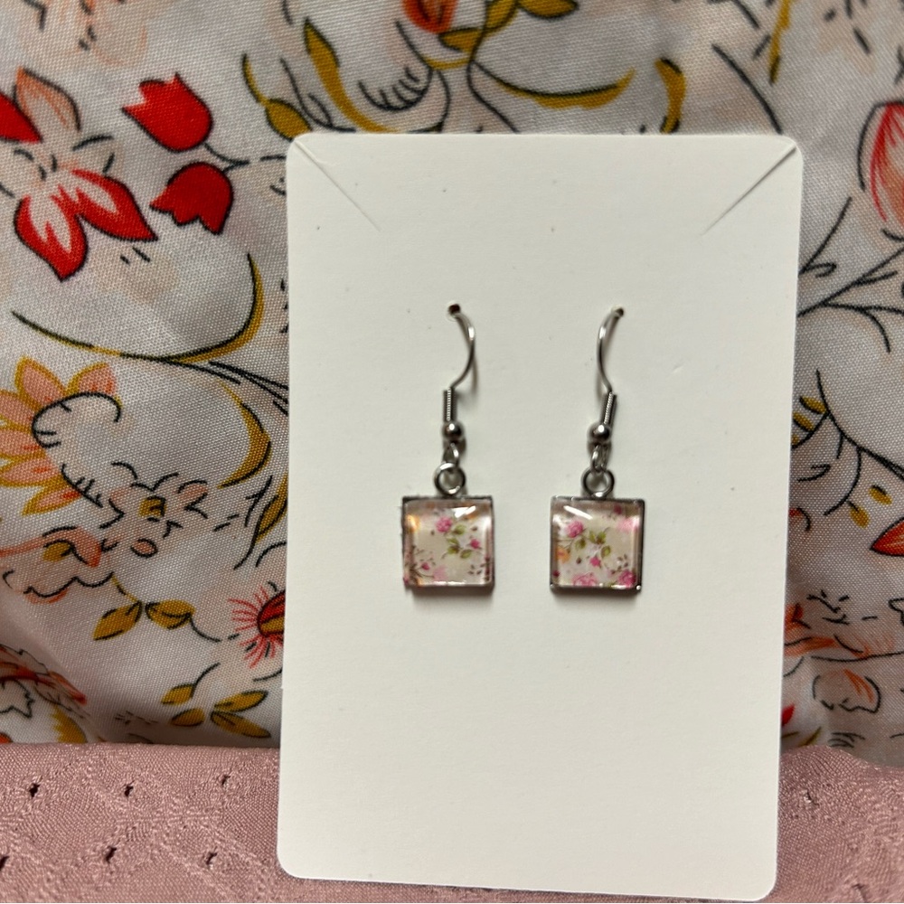 Small cabochon earrings